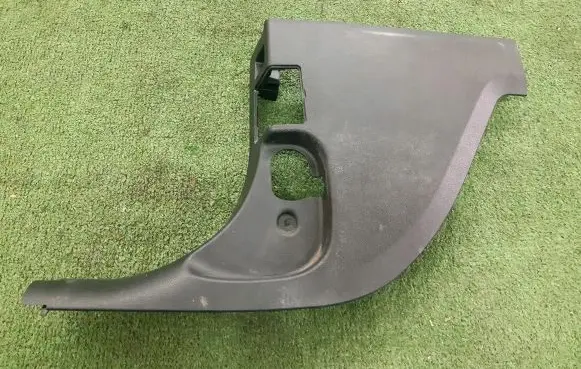 Foot area side trim