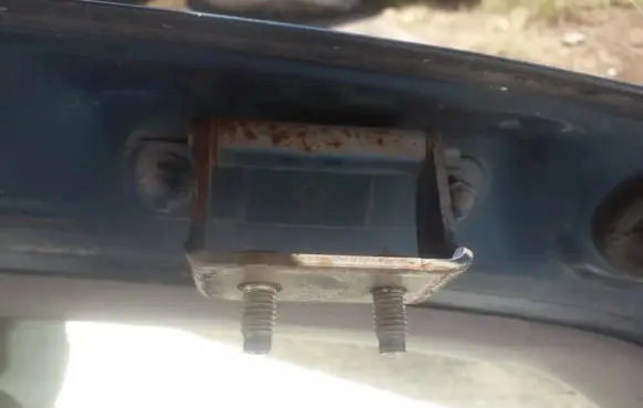 Nissan Almera N16 Tailgate/trunk/boot hinge