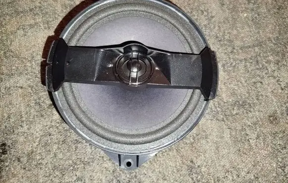 Audi TT Mk1 Front door speaker 8D5035401B