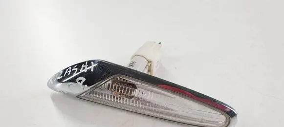 Suzuki Kizashi Front fender indicator light 