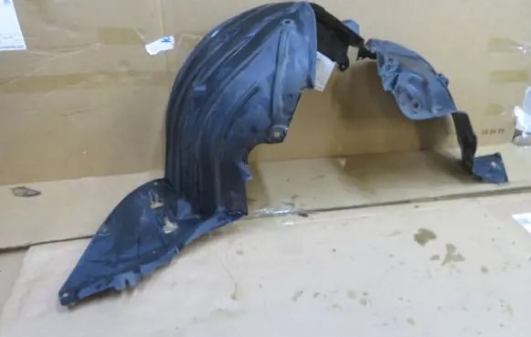 Front wheel arch liner splash guards