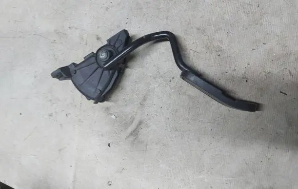 Volkswagen Sharan Accelerator throttle pedal 7M1721603A 6PV00777003 98VW9F836AB