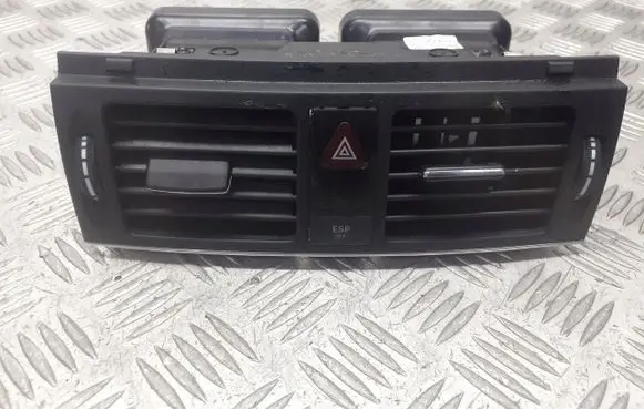 Mercedes-Benz C W204 Rear air vent grill A2048303954