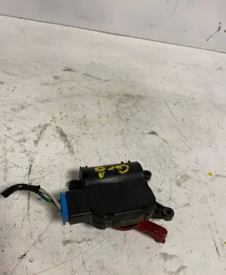 Audi A4 S4 B7 8E 8H Air flap motor/actuator 8E1820511 132801301 663825XD