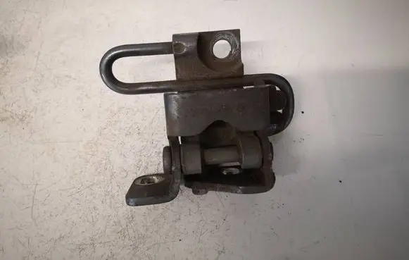 Volkswagen Jetta V Rear door lower hinge 1K4833412K