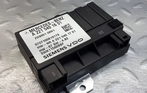 Mercedes-Benz C W204 Fuel injection pump control unit/module A2215401601 A2215401701 2215401601