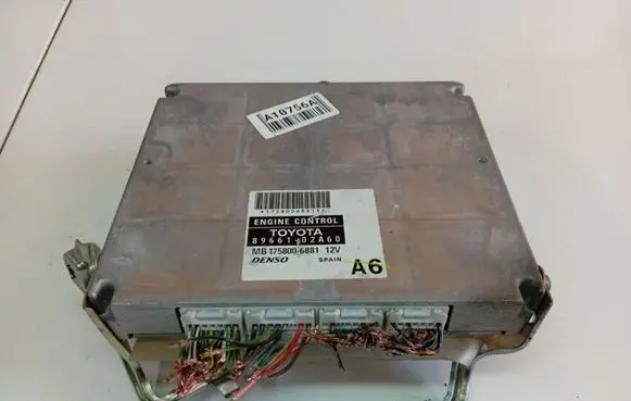 Toyota Corolla E120 E130 Engine control unit/module 8966102A60