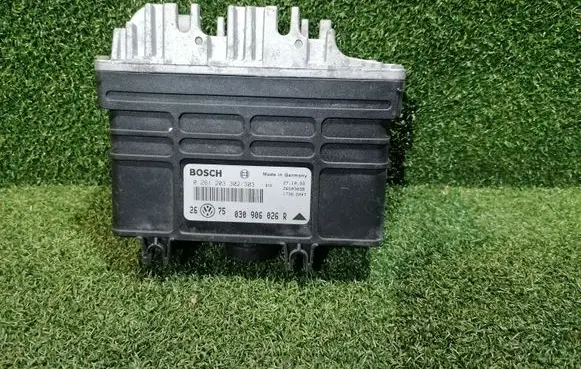 Volkswagen Golf III Engine control unit/module 030906026R 0261203302303