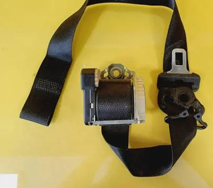 Ford Mondeo Mk III Rear seatbelt TRW1743594