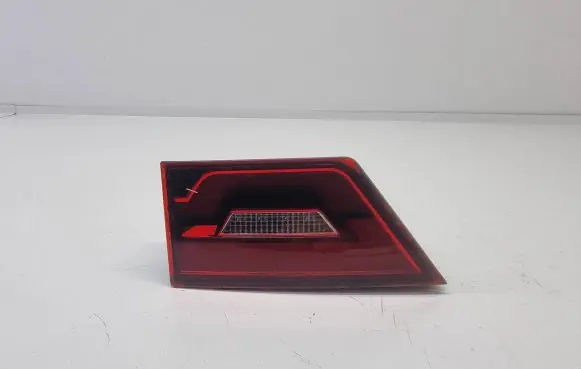 Tailgate rear/tail lights
