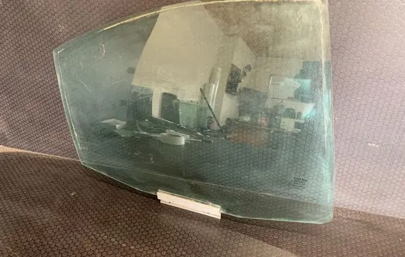 Volvo S60 Rear door window glass DOT57M20AS2 43R001105