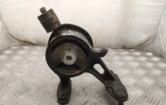 Engine mount bracket