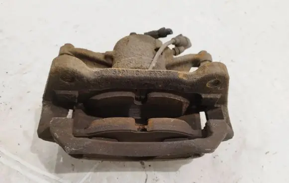 Volkswagen Golf VII Front brake caliper