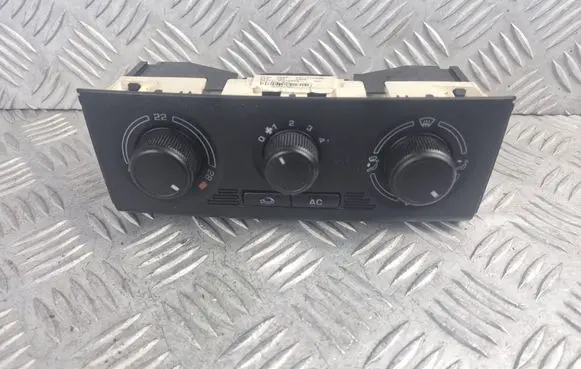 Skoda Fabia Mk2 (5J) Climate control unit 901513690000 H2242002