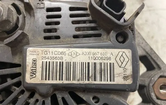 Renault Megane II Generator/alternator 8200667610A 110006298 2543563B