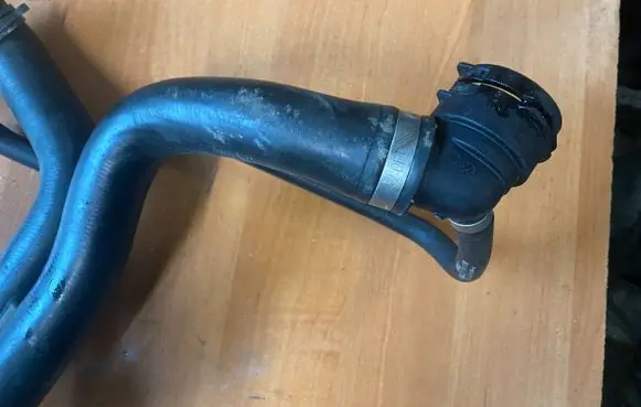 Volkswagen Golf VII Engine coolant pipe/hose 5Q0121049CL 5Q0122291DF