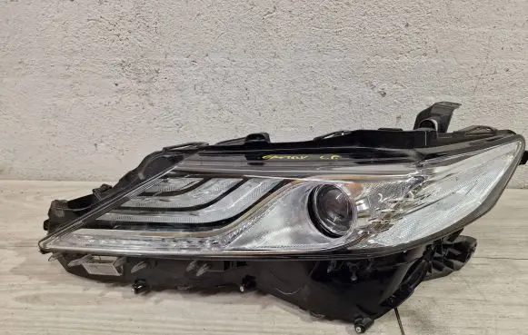 Toyota Camry VIII XV70 Headlight/headlamp