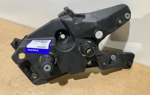 Volvo XC40 Fender mounting bracket 32417474