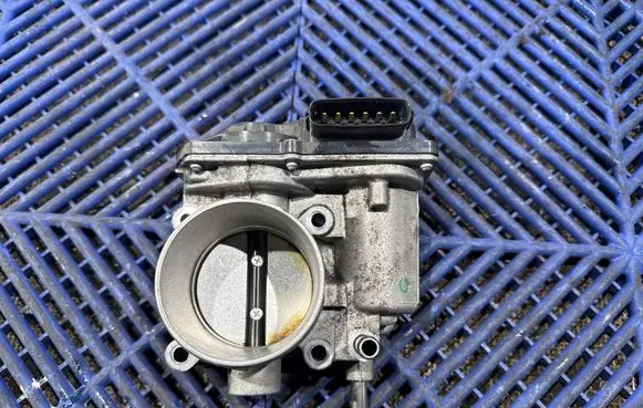 Toyota C-HR I Throttle valve 2203037060