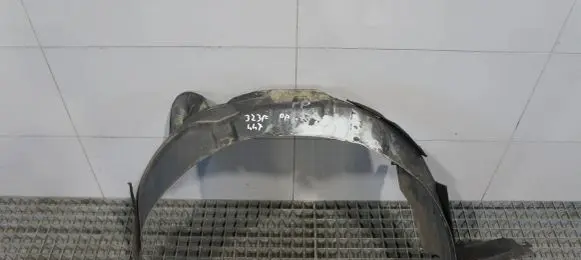 Mazda 323 F Front arch 
