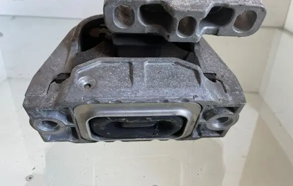 Volkswagen Golf V Engine mount bracket 1K0199262AS