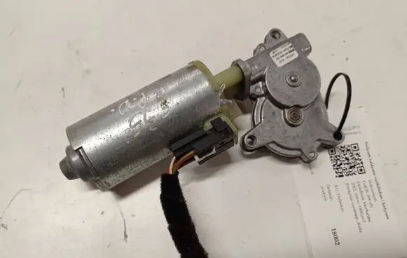 Volkswagen Golf IV Seat adjustment motor 901999102 0130002582