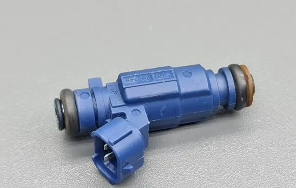 Hyundai i30 Fuel injector 353102B000