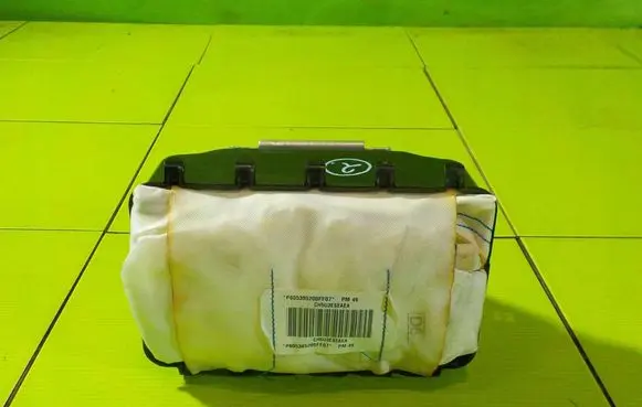 Dodge Caliber Passenger airbag P04664345AE 3AB32