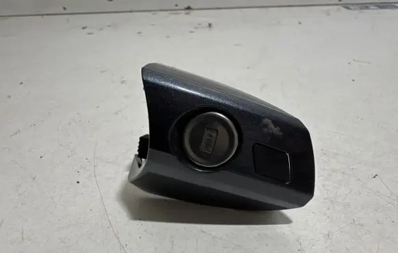 Mercedes-Benz E C207 W207 Front door handle cover A2047600218