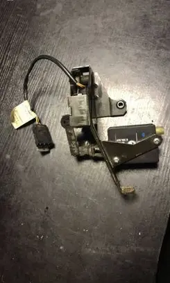 BMW 5 E39 Tailgate window lock/catch/latch 8238469