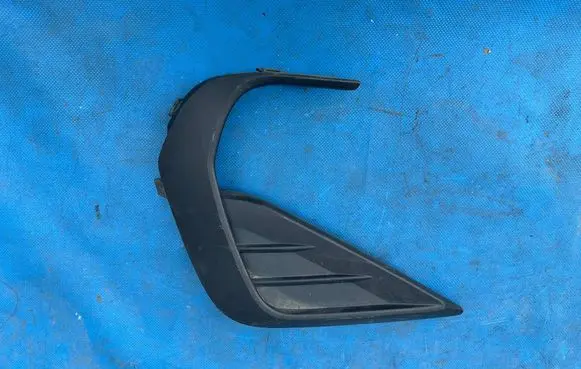 Volkswagen Tiguan Front bumper lower grill 5NA853665F