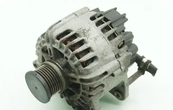 Seat Leon (5F) Generator/alternator 03L903023J