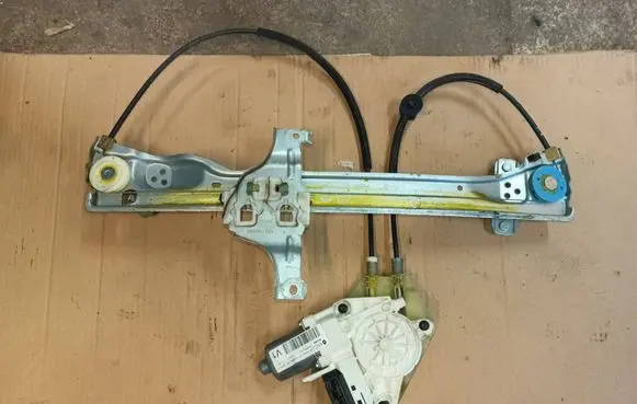 Renault Latitude (L70) Rear door window regulator with motor 827300007R