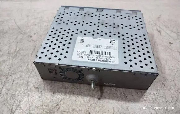 Mercedes-Benz E W212 Radio/CD/DVD/GPS head unit A2229009211