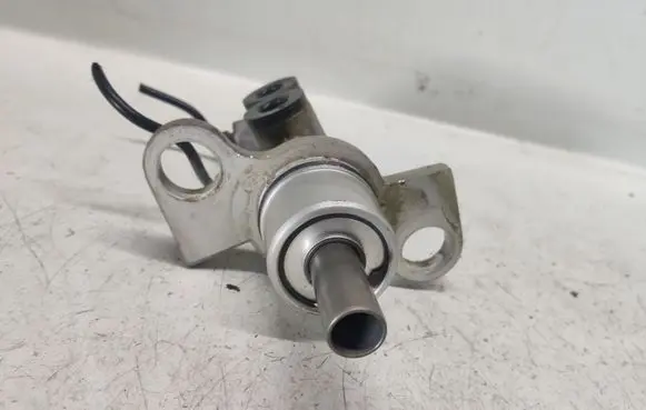 Audi A4 S4 B5 8D Master brake cylinder