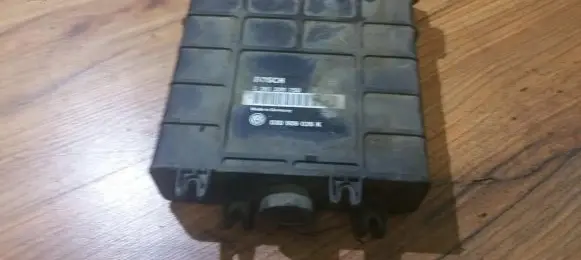 Volkswagen Golf III Engine control unit/module 0261200750 030906026k