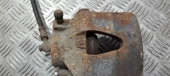 Volkswagen Golf V Front brake caliper