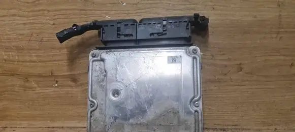 Volkswagen PASSAT B6 Engine control unit/module 06F906056FB 0261S02261
