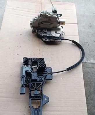 Audi Q7 4L Front door lock A046879