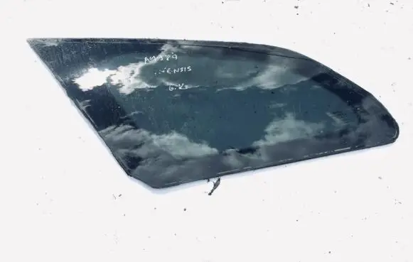 Toyota Avensis T270 Rear side window