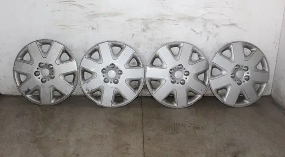 Seat Toledo IV (NH) R15 wheel hub/cap/trim 