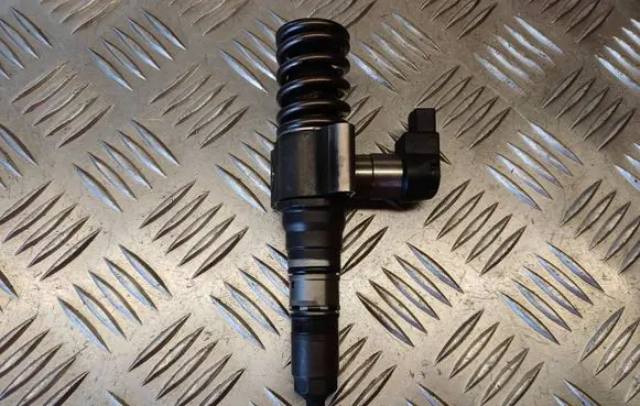 Volkswagen PASSAT B6 Fuel injector 03G130073S