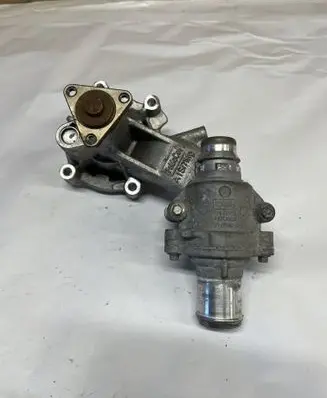 Ford Mustang VI Thermostat housing BR3E8A587MC