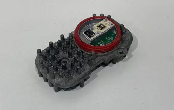 BMW X3 F25 LED ballast control module 305715084
