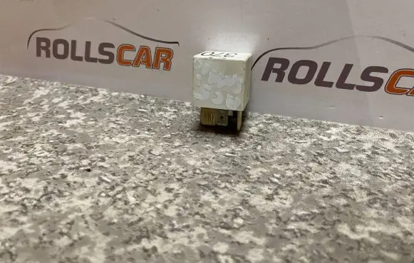 Audi A6 S6 C5 4B Other relay 8D0951253
