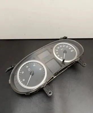 Opel Vivaro Speedometer (instrument cluster) P8200459071 84197576 281177171