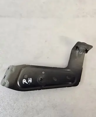 Volvo XC90 Fender mounting bracket