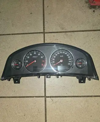 Speedometer (instrument cluster)