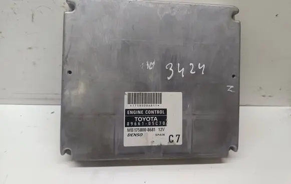 Toyota Avensis T250 Engine control unit/module 1758008681 8966105C70 MB1758008681