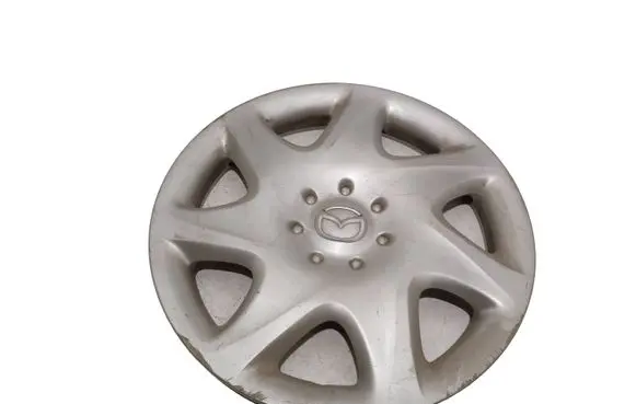 Mazda 626 R14 wheel hub/cap/trim 2126